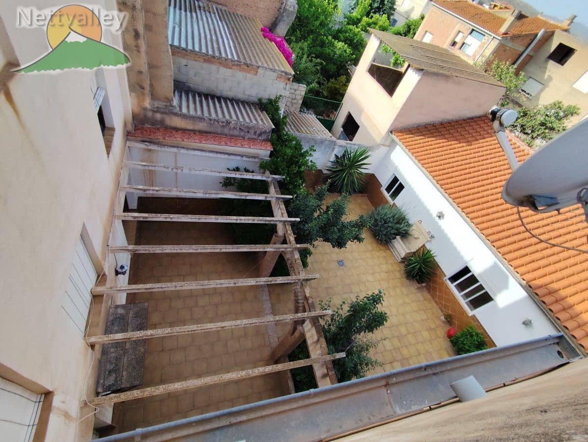 6 bedroom Townhouse for sale in Durcal with garage - € 250,000 (Ref: 9383196)