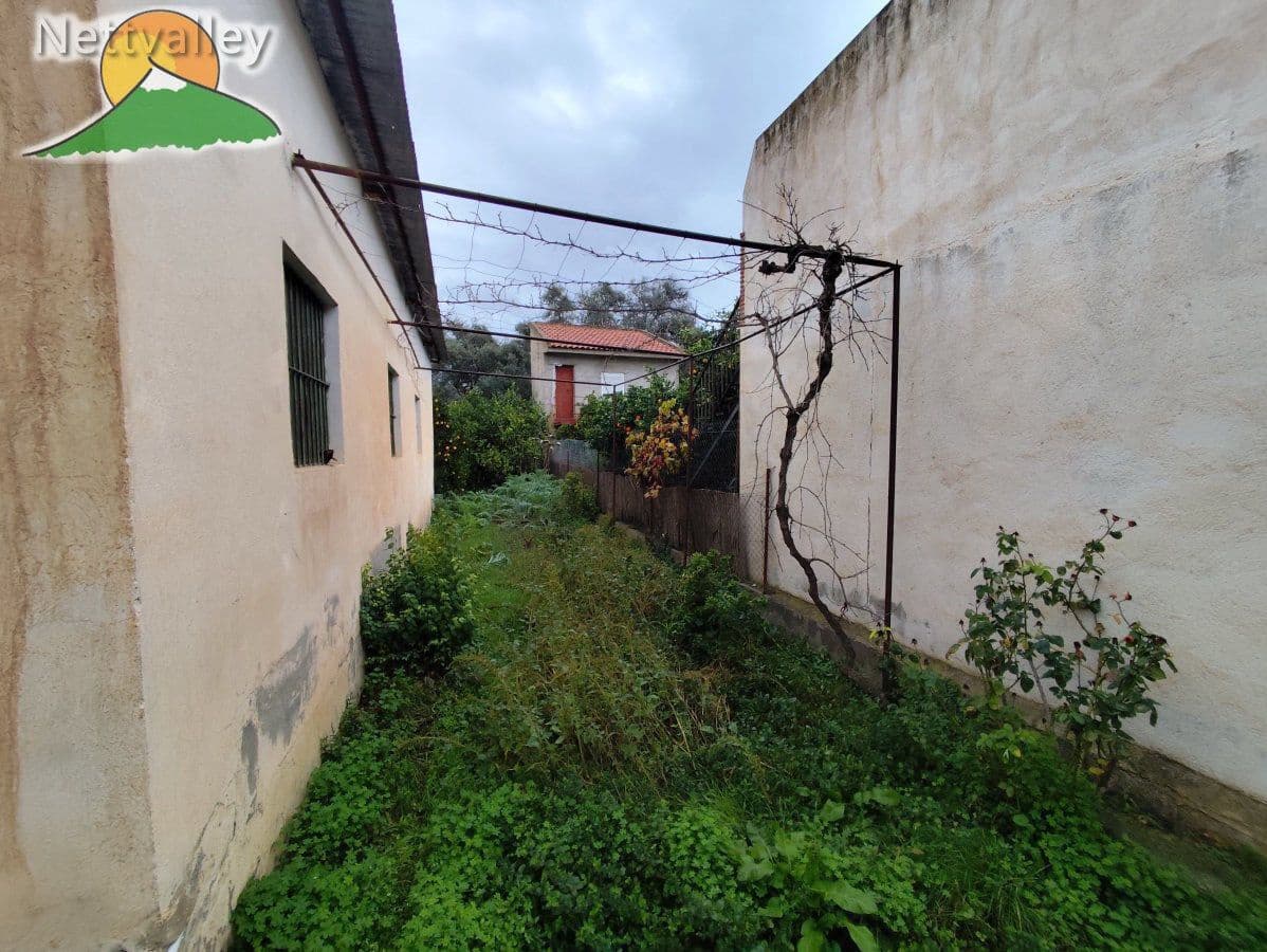 Townhouse for sale in Beznar - € 110,000 (Ref: 9400519)