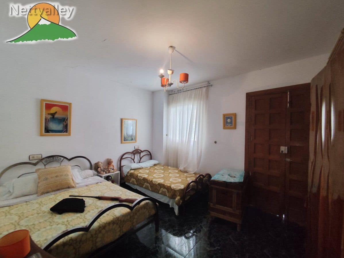 4 bedroom Townhouse for sale in Izbor - € 70,000 (Ref: 9543131)