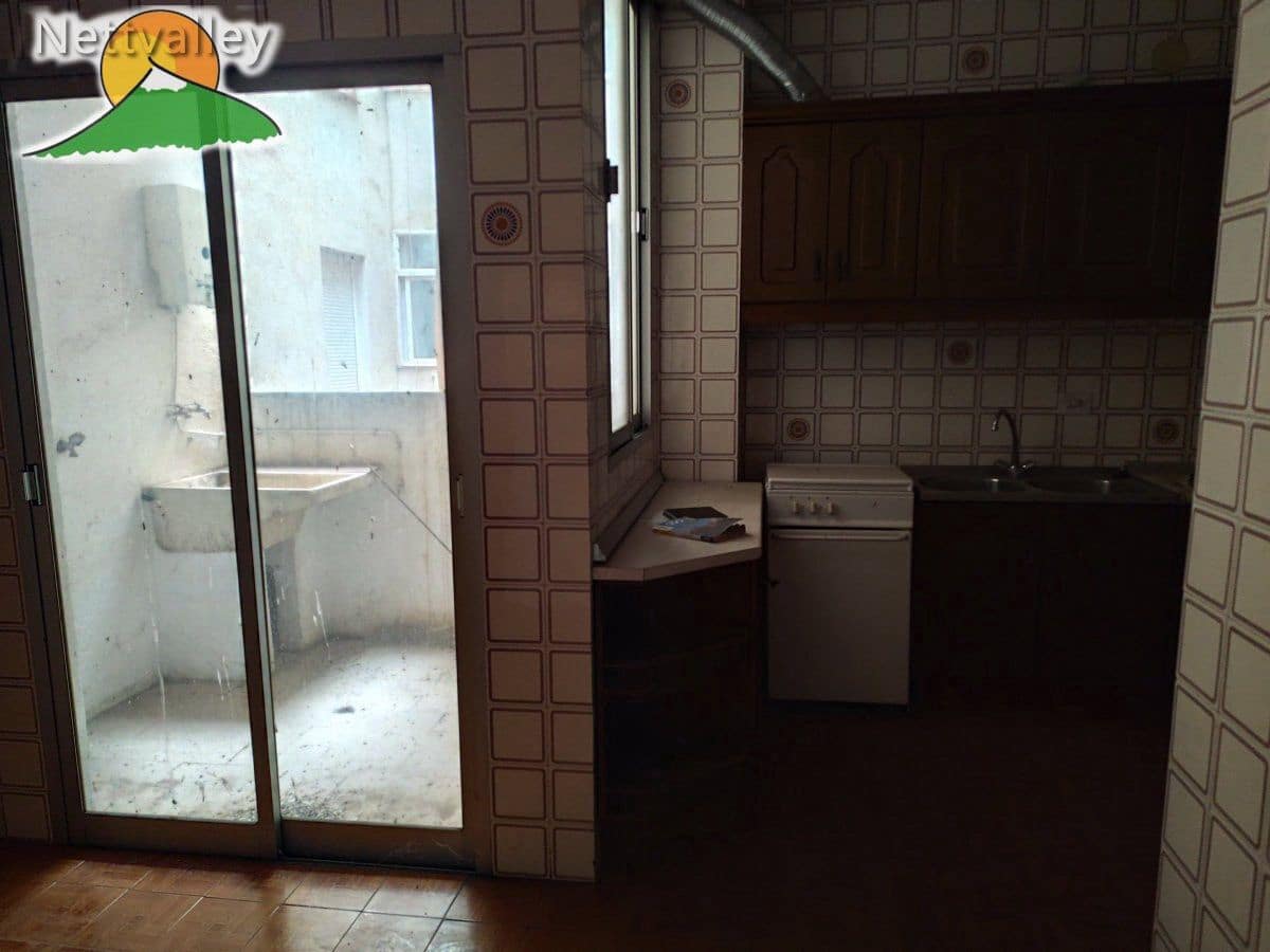 Piso de 3 habitaciones en Dúrcal en venta - 80.000 € (Ref: 9604653)