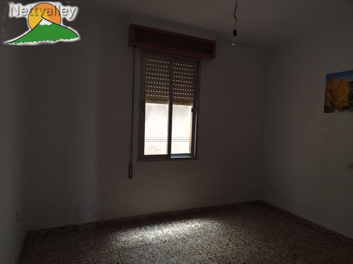 Piso de 3 habitaciones en Dúrcal en venta - 80.000 € (Ref: 9604653)