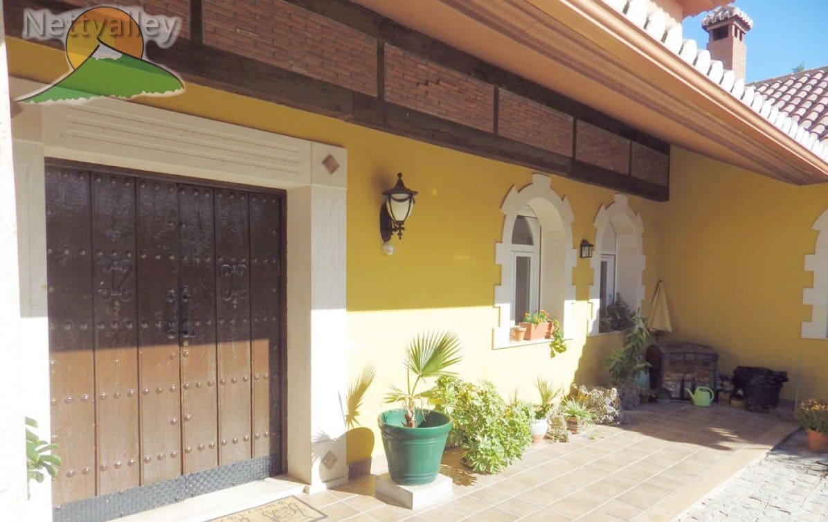 5 bedroom Townhouse for sale in Gojar - € 775,000 (Ref: 9630540)