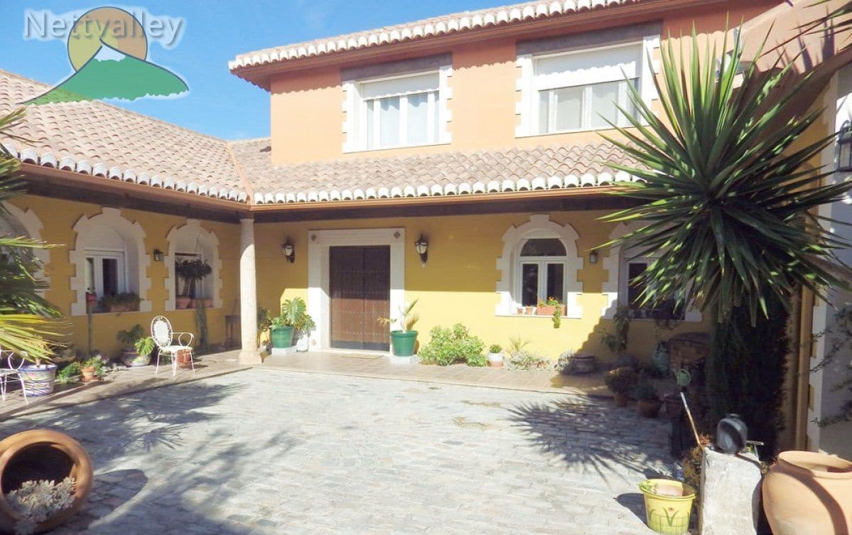 5 bedroom Townhouse for sale in Gojar - € 775,000 (Ref: 9630540)