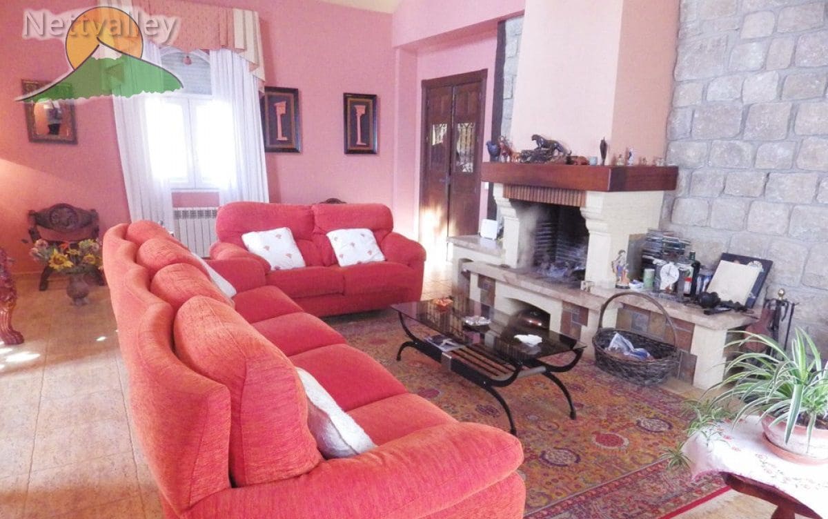 5 bedroom Townhouse for sale in Gojar - € 775,000 (Ref: 9630540)