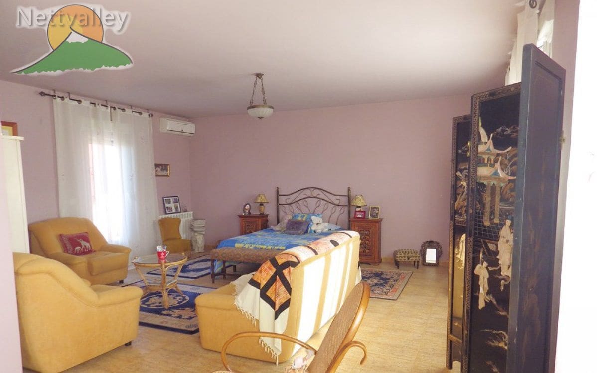 5 bedroom Townhouse for sale in Gojar - € 775,000 (Ref: 9630540)
