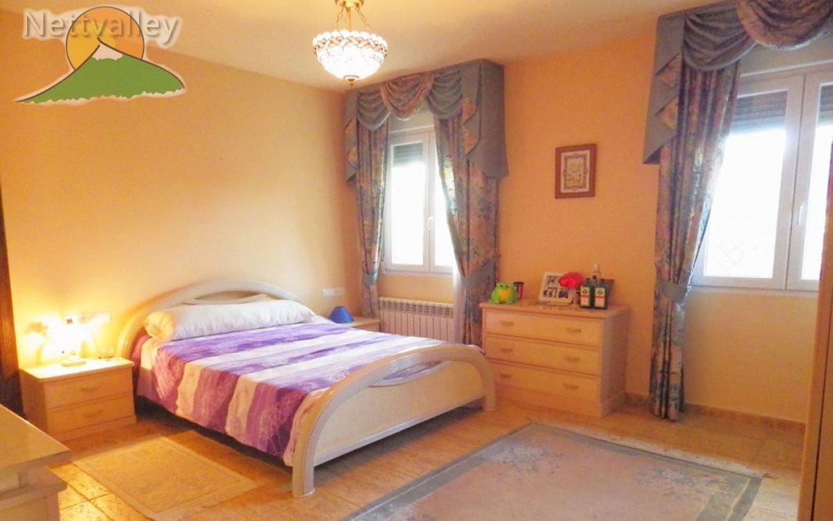 5 bedroom Townhouse for sale in Gojar - € 775,000 (Ref: 9630540)