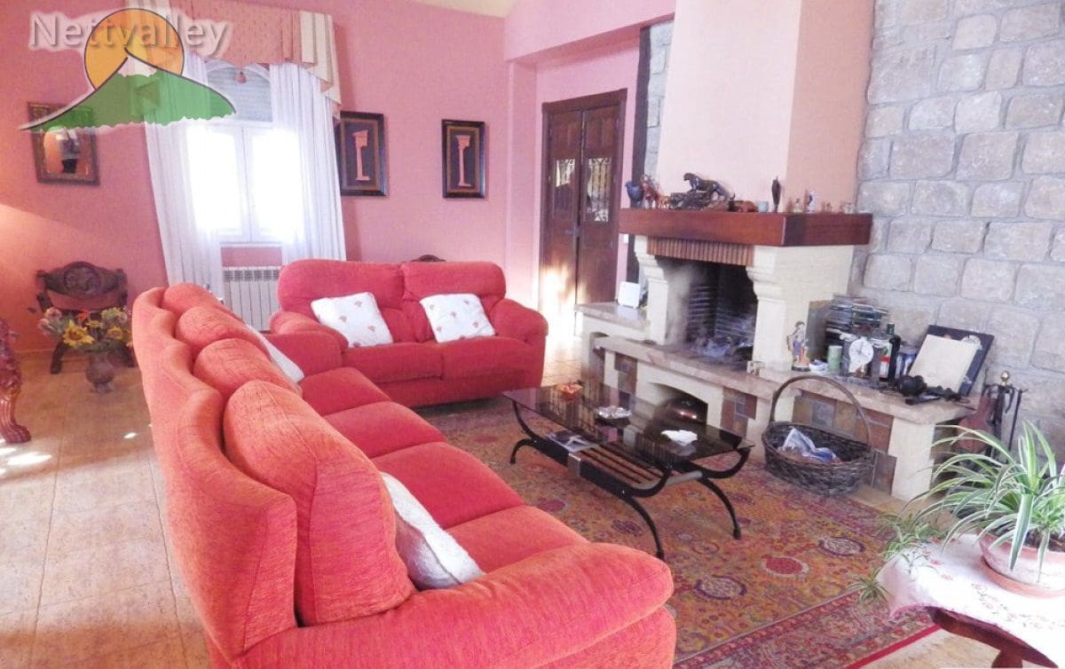 5 bedroom Townhouse for sale in Gojar - € 775,000 (Ref: 9630540)