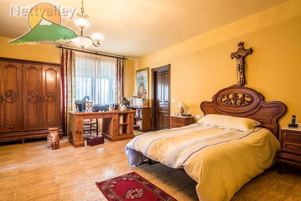 5 soverom Hus til salgs i Gojar - € 750 000 (Ref: 9630540)