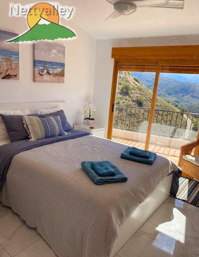 2 bedroom Townhouse for sale in Guajar Faraguit - € 166,400 (Ref: 9701377)