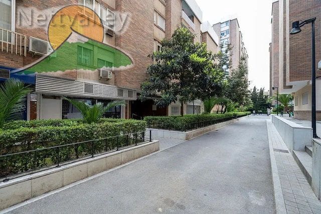3 bedroom Commercial for rent in Granada city - € 610 (Ref: 9866682)