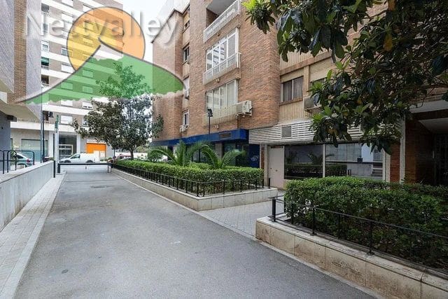 3 bedroom Commercial for rent in Granada city - € 610 (Ref: 9866682)