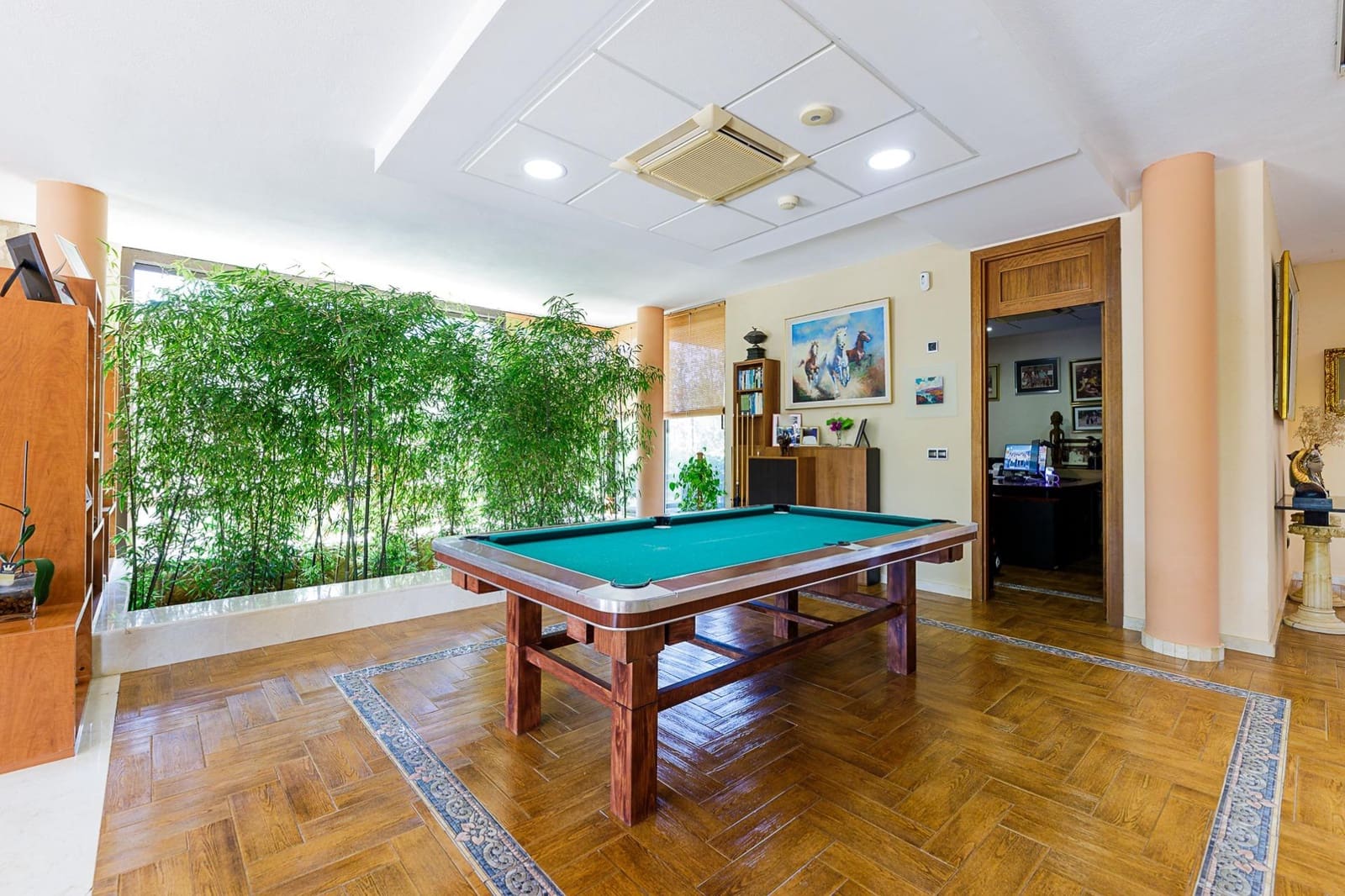 5 soveværelse Villa til salg i Es Garrovers med swimmingpool - € 1.295.000 (Ref: 8349074)