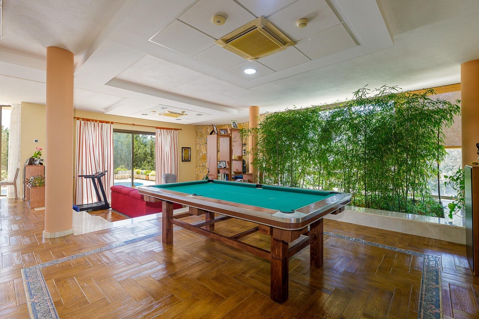 5 soveværelse Villa til salg i Es Garrovers med swimmingpool - € 1.295.000 (Ref: 8349074)