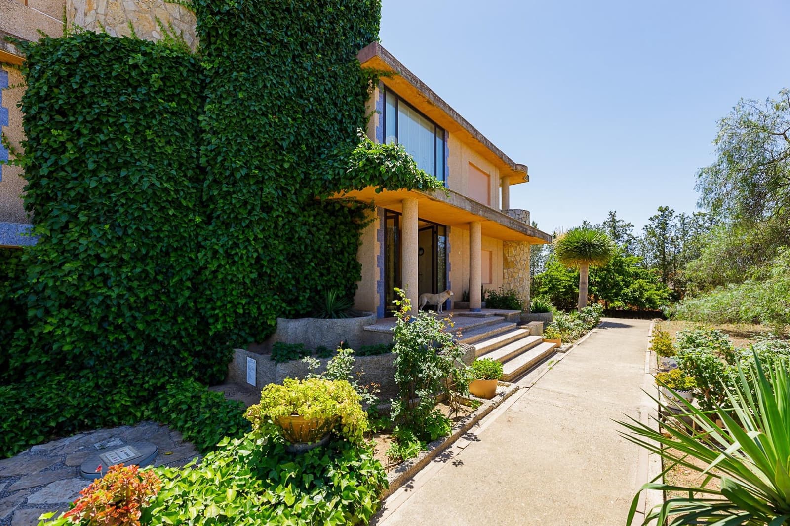 5 soveværelse Villa til salg i Es Garrovers med swimmingpool - € 1.295.000 (Ref: 8349074)