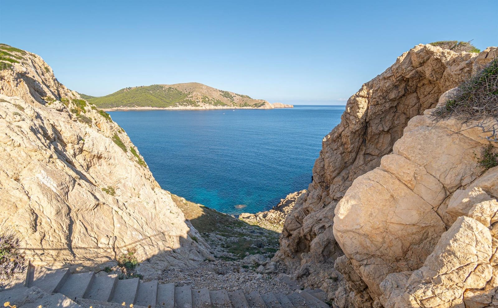 2 slaapkamer Rijtjeshuis te koop in Cala Ratjada met zwembad garage - € 1.250.000 (Ref: 9311091)