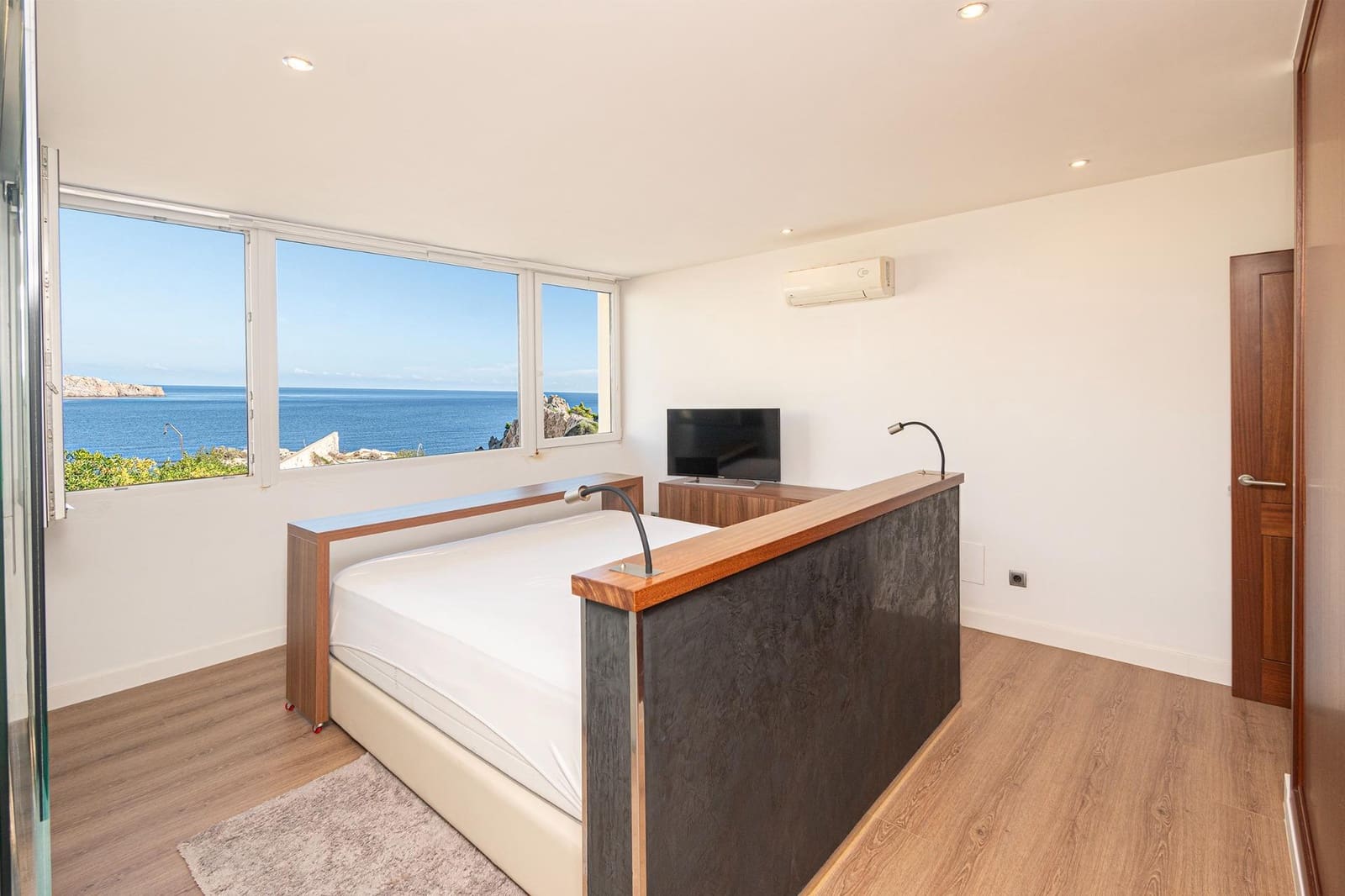 2 slaapkamer Rijtjeshuis te koop in Cala Ratjada met zwembad garage - € 1.250.000 (Ref: 9311091)