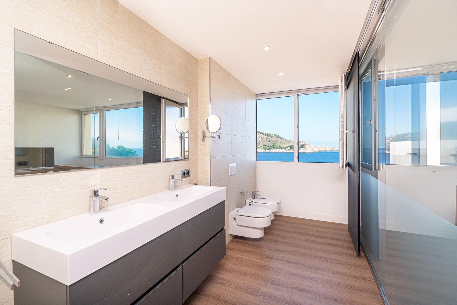 2 slaapkamer Rijtjeshuis te koop in Cala Ratjada met zwembad garage - € 1.250.000 (Ref: 9311091)