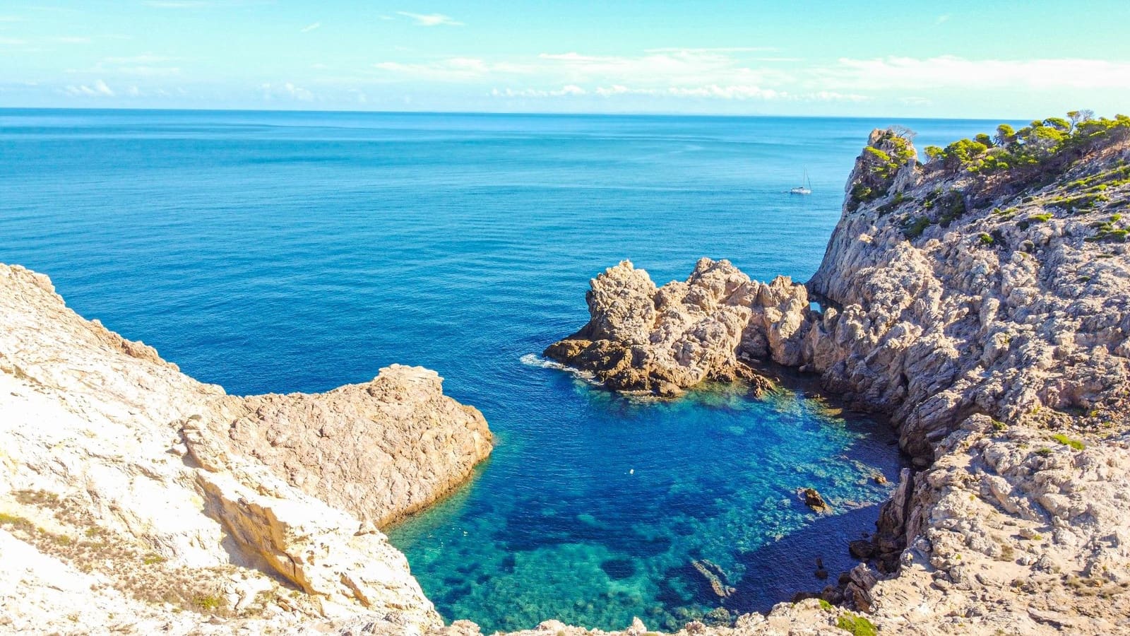 2 slaapkamer Rijtjeshuis te koop in Cala Ratjada met zwembad garage - € 1.250.000 (Ref: 9311091)