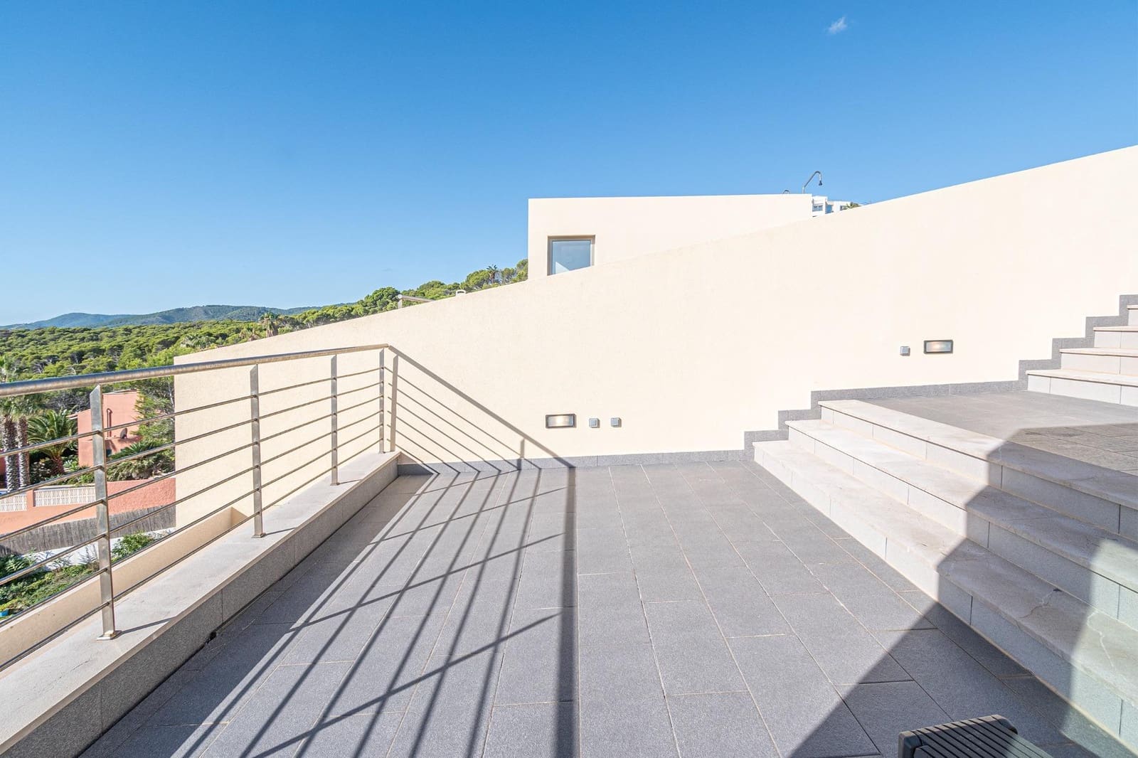 2 slaapkamer Rijtjeshuis te koop in Cala Ratjada met zwembad garage - € 1.250.000 (Ref: 9311091)