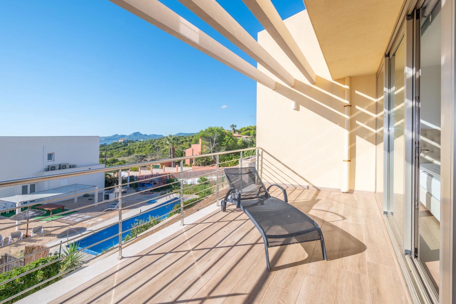 2 slaapkamer Rijtjeshuis te koop in Cala Ratjada met zwembad garage - € 1.250.000 (Ref: 9311091)