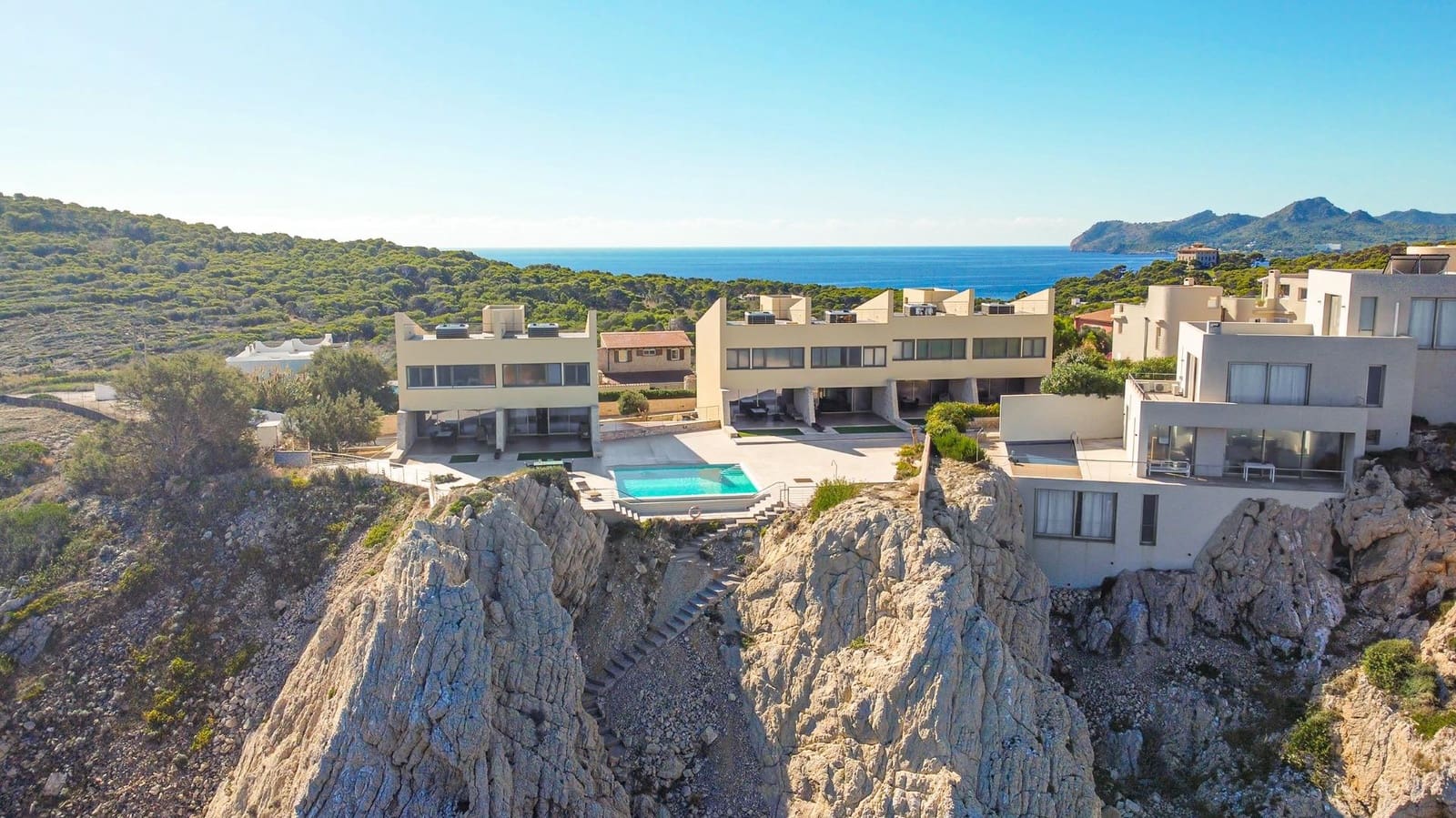 2 slaapkamer Rijtjeshuis te koop in Cala Ratjada met zwembad garage - € 1.250.000 (Ref: 9311091)