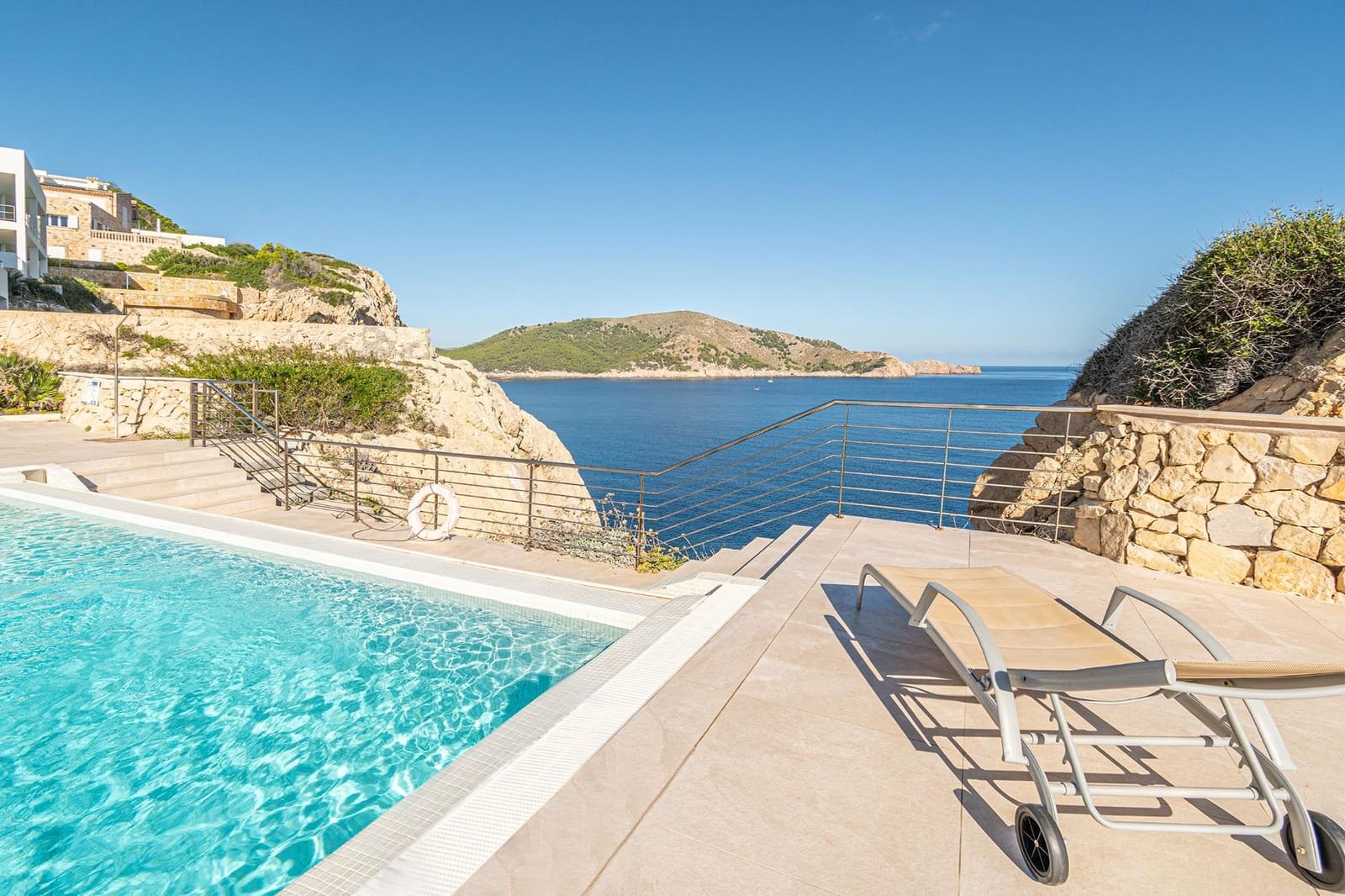 2 slaapkamer Rijtjeshuis te koop in Cala Ratjada met zwembad garage - € 1.250.000 (Ref: 9311091)