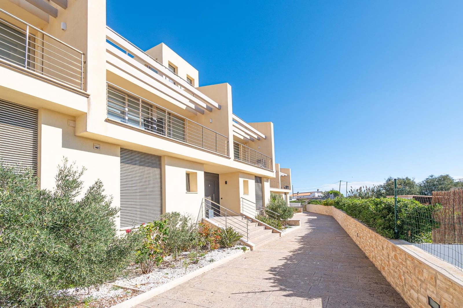 2 slaapkamer Rijtjeshuis te koop in Cala Ratjada met zwembad garage - € 1.250.000 (Ref: 9311091)