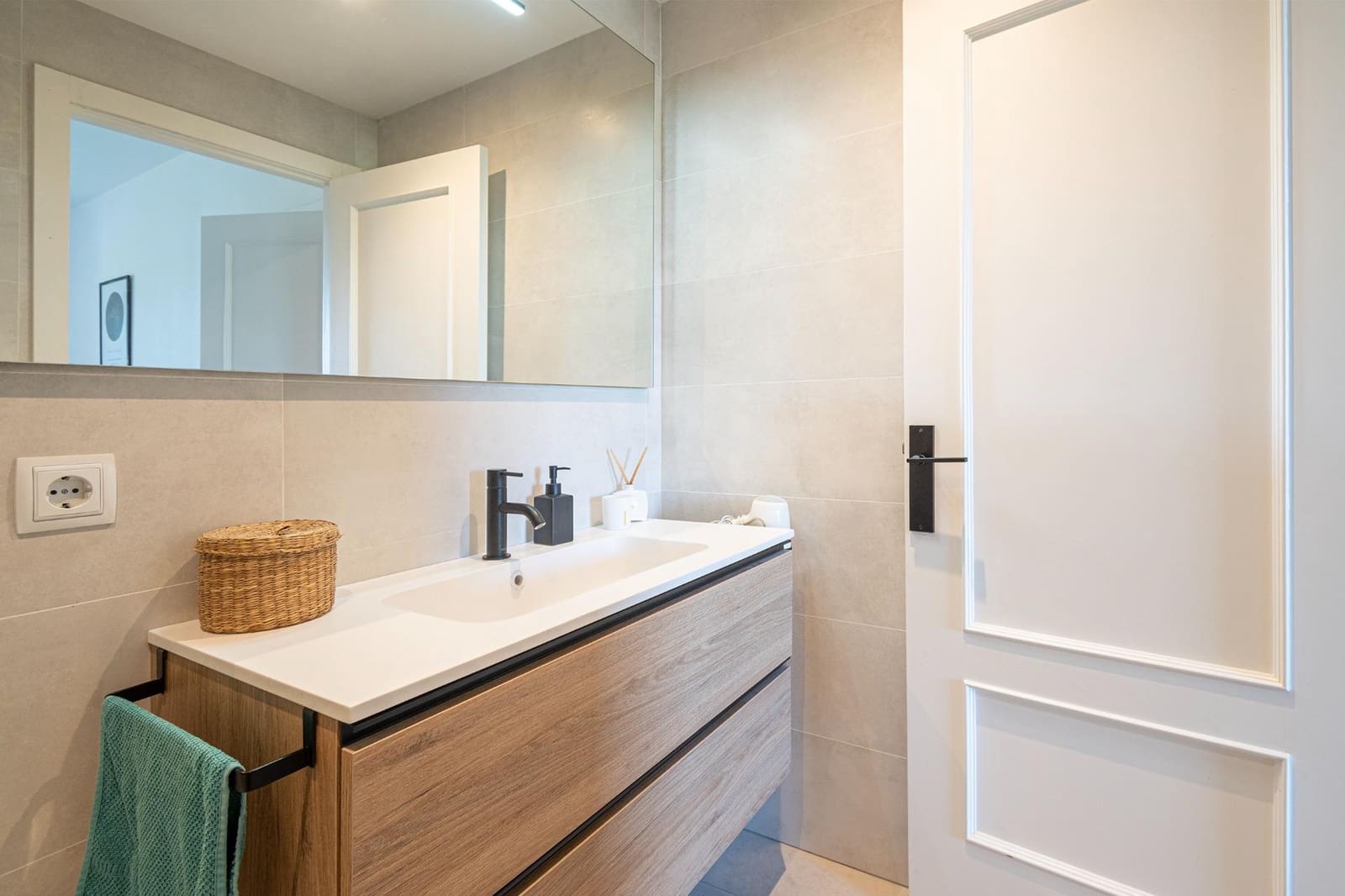 3 bedroom Flat for sale in Palma de Mallorca with pool garage - € 699,000 (Ref: 9357159)