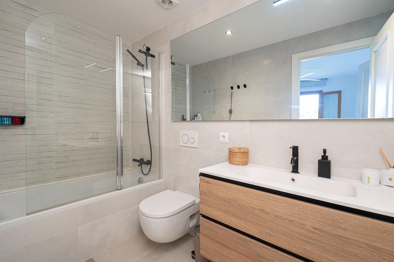 3 bedroom Flat for sale in Palma de Mallorca with pool garage - € 699,000 (Ref: 9357159)