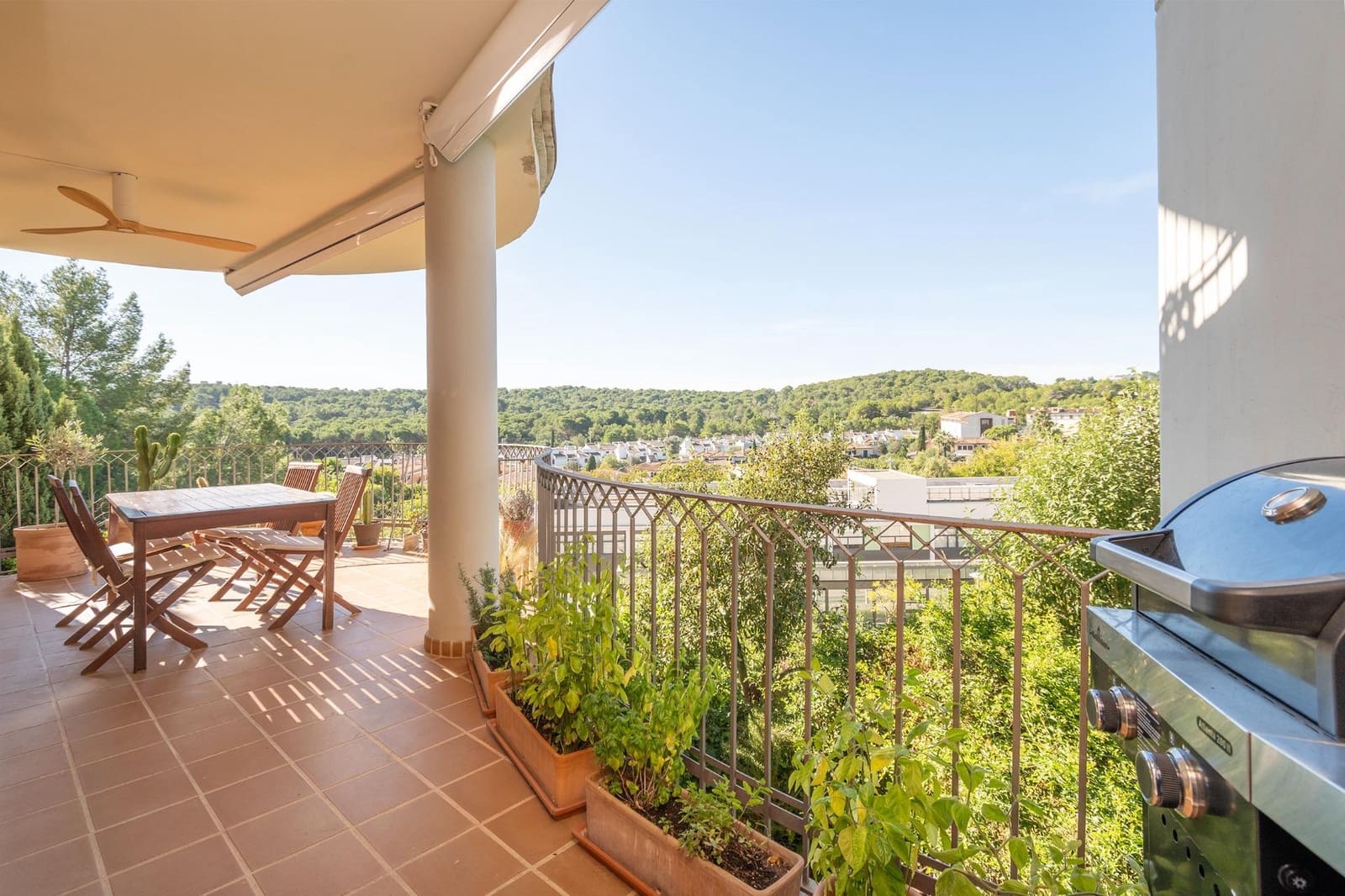 3 bedroom Flat for sale in Palma de Mallorca with pool garage - € 699,000 (Ref: 9357159)