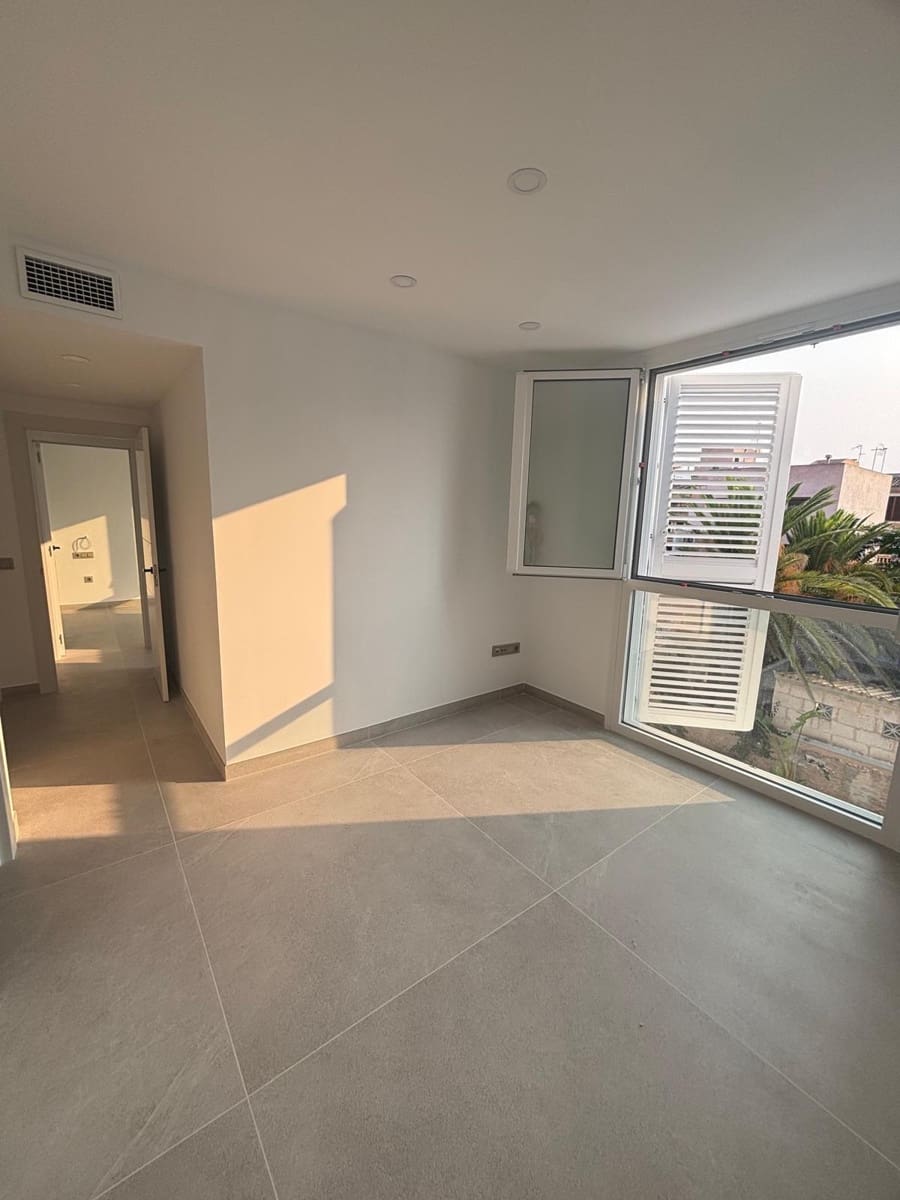 3 bedroom Flat for sale in Ses Salines with garage - € 625,000 (Ref: 9391983)