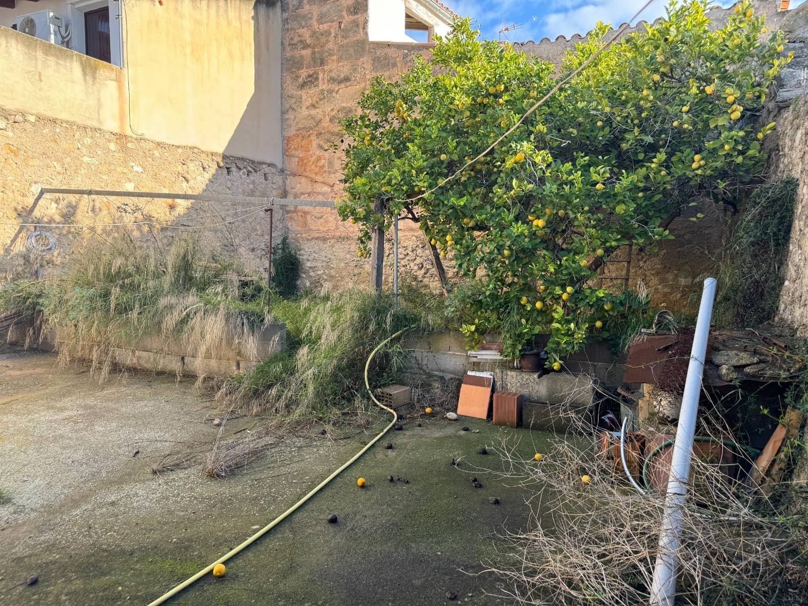 5 soveværelse Byhus til salg i Sant Joan med garage - € 440.000 (Ref: 9425778)