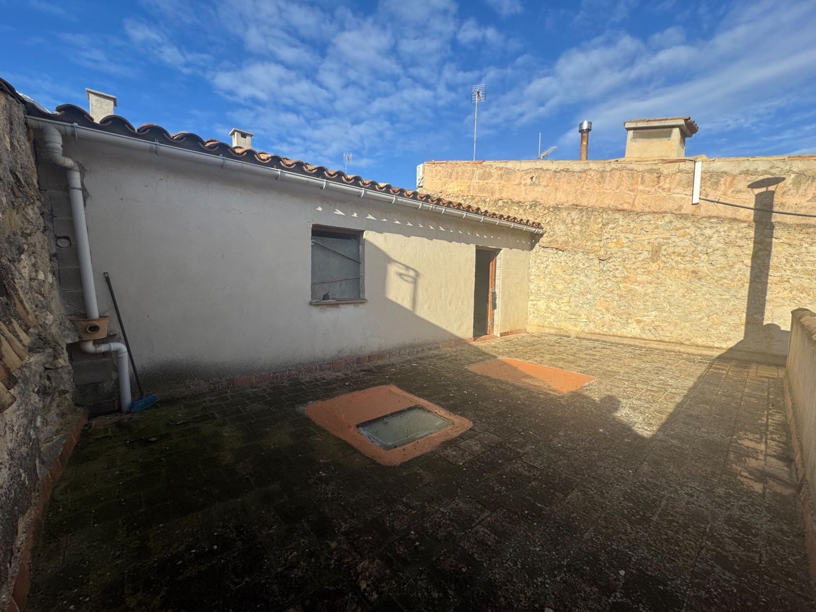 5 bedroom Townhouse for sale in Sant Joan with garage - € 440,000 (Ref: 9425778)