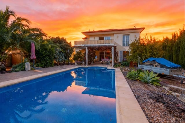 6 makuuhuone Huvila myytävänä paikassa Sa Coma, Sant Llorenç des Cardassar mukana uima-altaan - 1 150 000 € (Ref: 9440256)