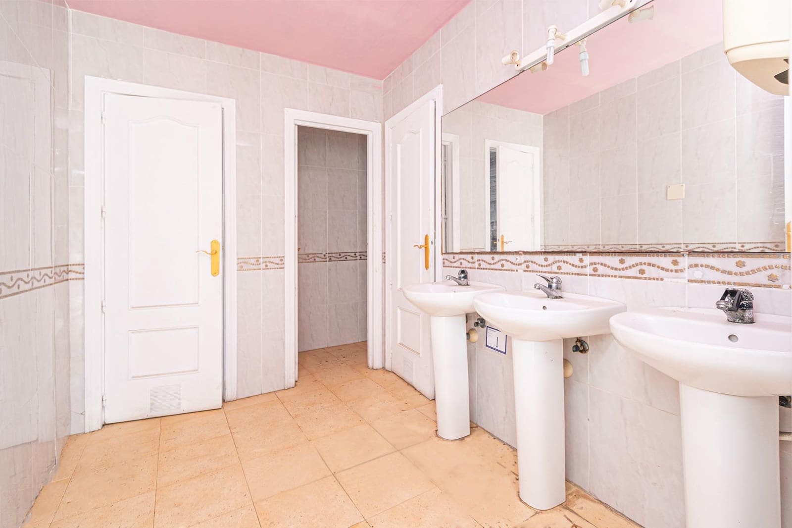 Gewerbe zu vermieten in Puerto de Andratx - 2.000 € (Ref: 9462527)