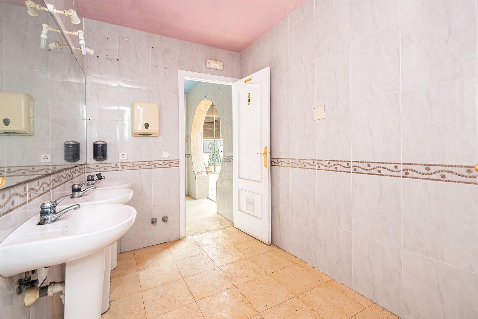 Gewerbe zu vermieten in Puerto de Andratx - 2.000 € (Ref: 9462527)