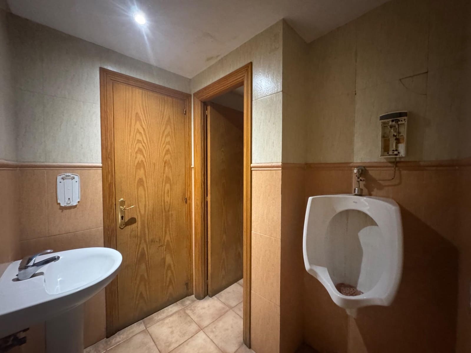 Kommersiell att hyra i Montuiri - 1 000 € (Ref: 9530845)