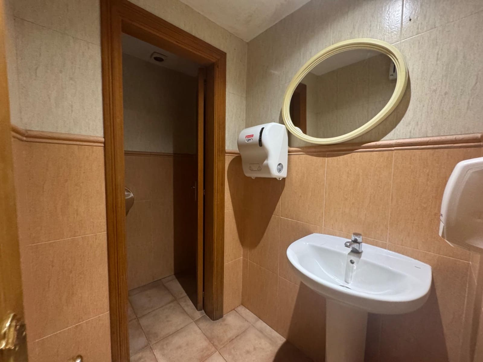 Kommersiell att hyra i Montuiri - 1 000 € (Ref: 9530845)