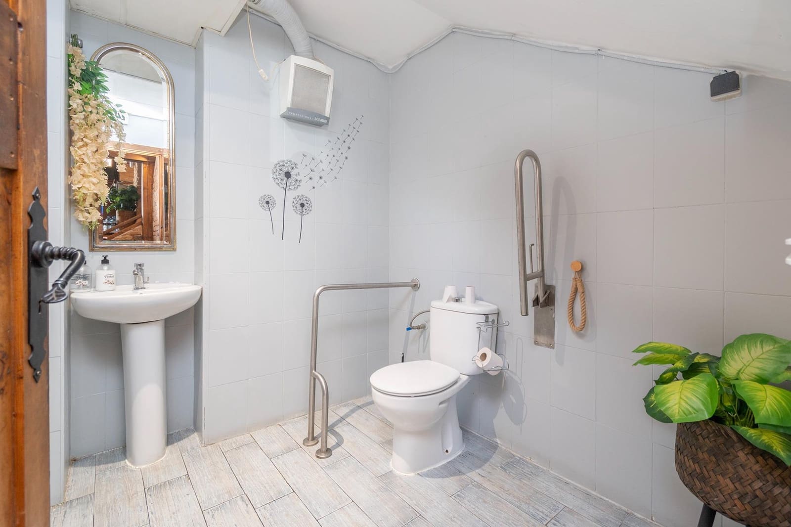 2 bedroom Business for rent in Palma de Mallorca - € 2,300 (Ref: 9591561)