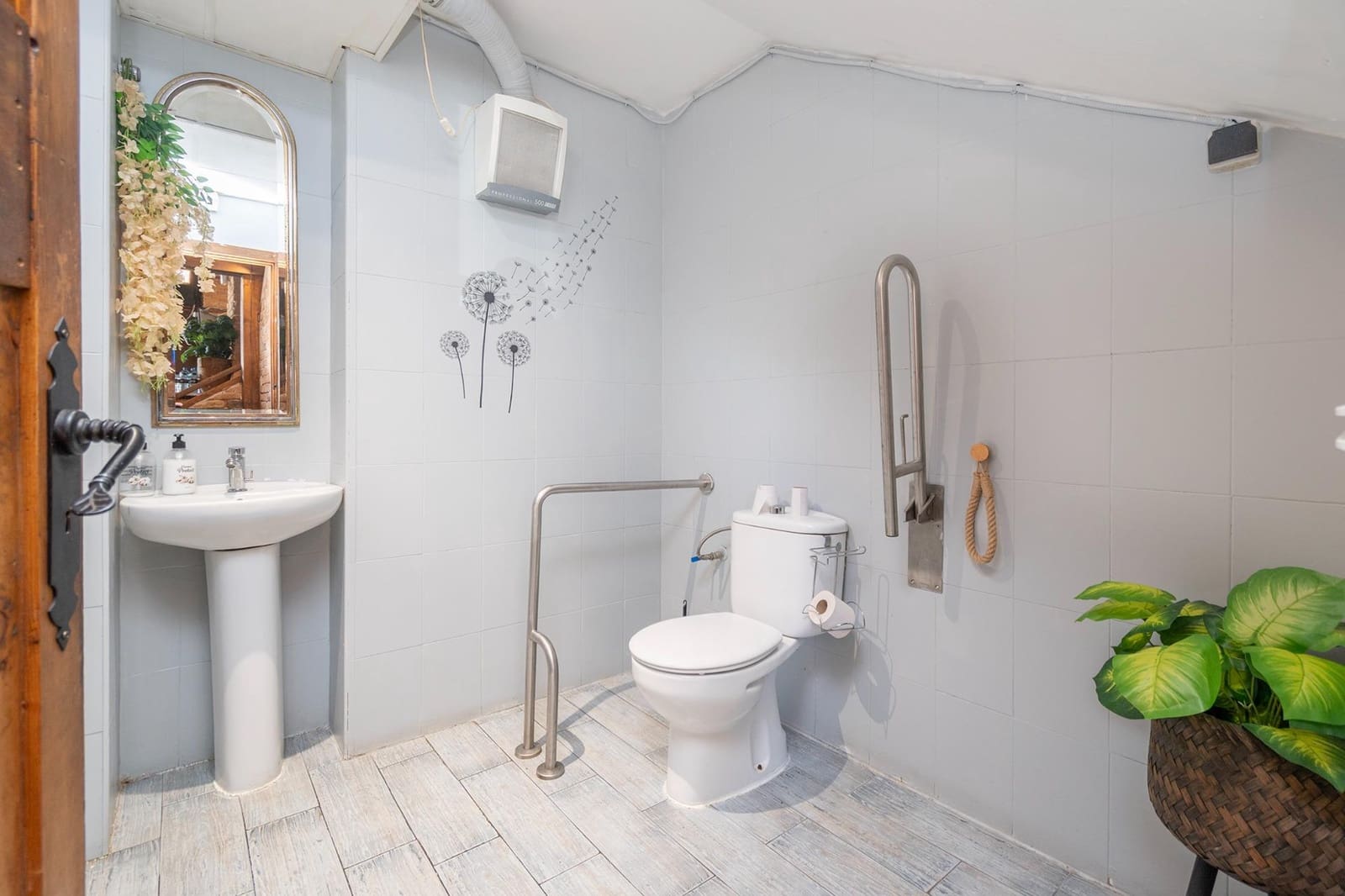 2 bedroom Business for rent in Palma de Mallorca - € 1,900 (Ref: 9591561)