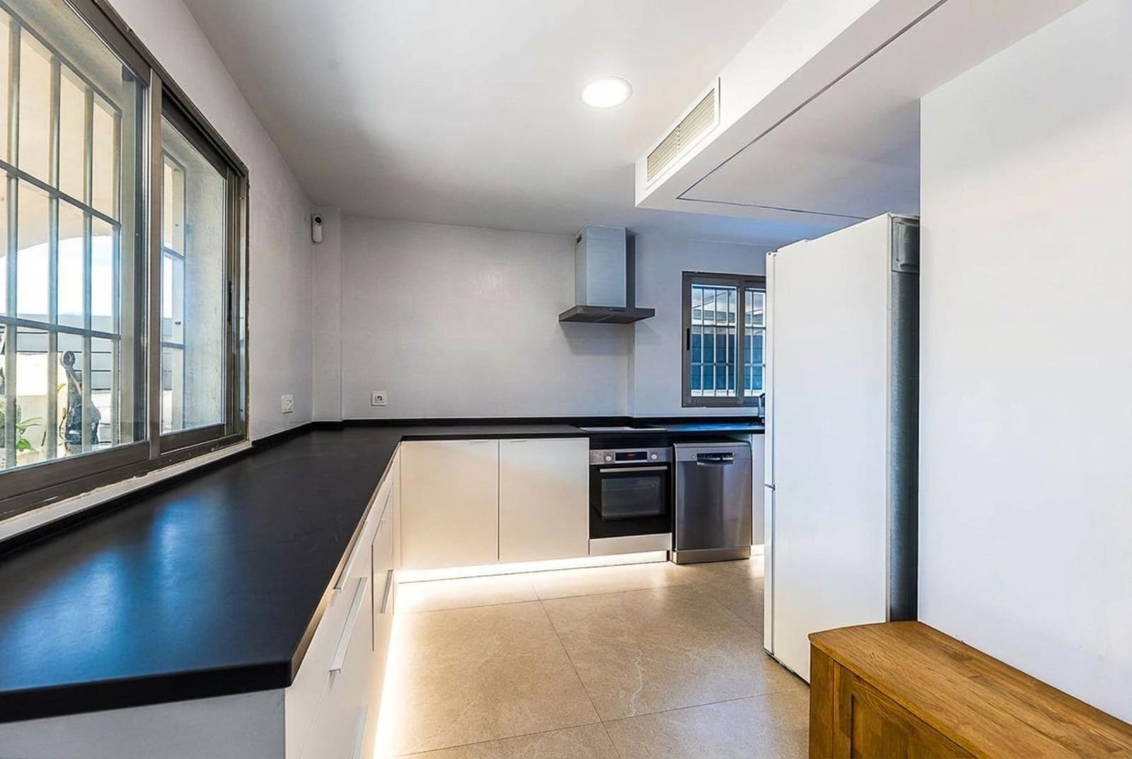 2 soveværelse Strandlejlighed til salg i Palma de Mallorca med swimmingpool - € 849.000 (Ref: 9691140)