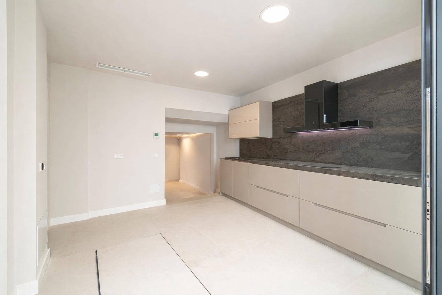 2 slaapkamer Appartement te koop in Selva - € 695.000 (Ref: 9741904)