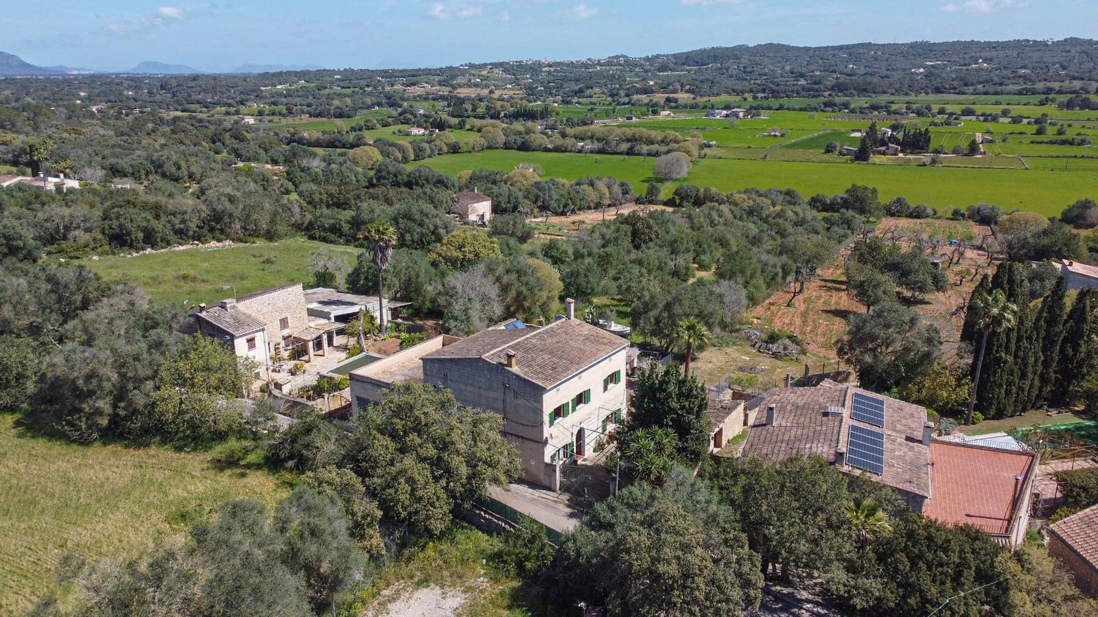 6 bedroom Finca/Country House for sale in Sencelles with garage - € 890,000 (Ref: 9755927)