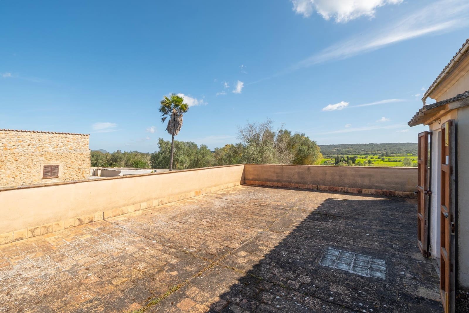 6 bedroom Finca/Country House for sale in Sencelles with garage - € 890,000 (Ref: 9755927)