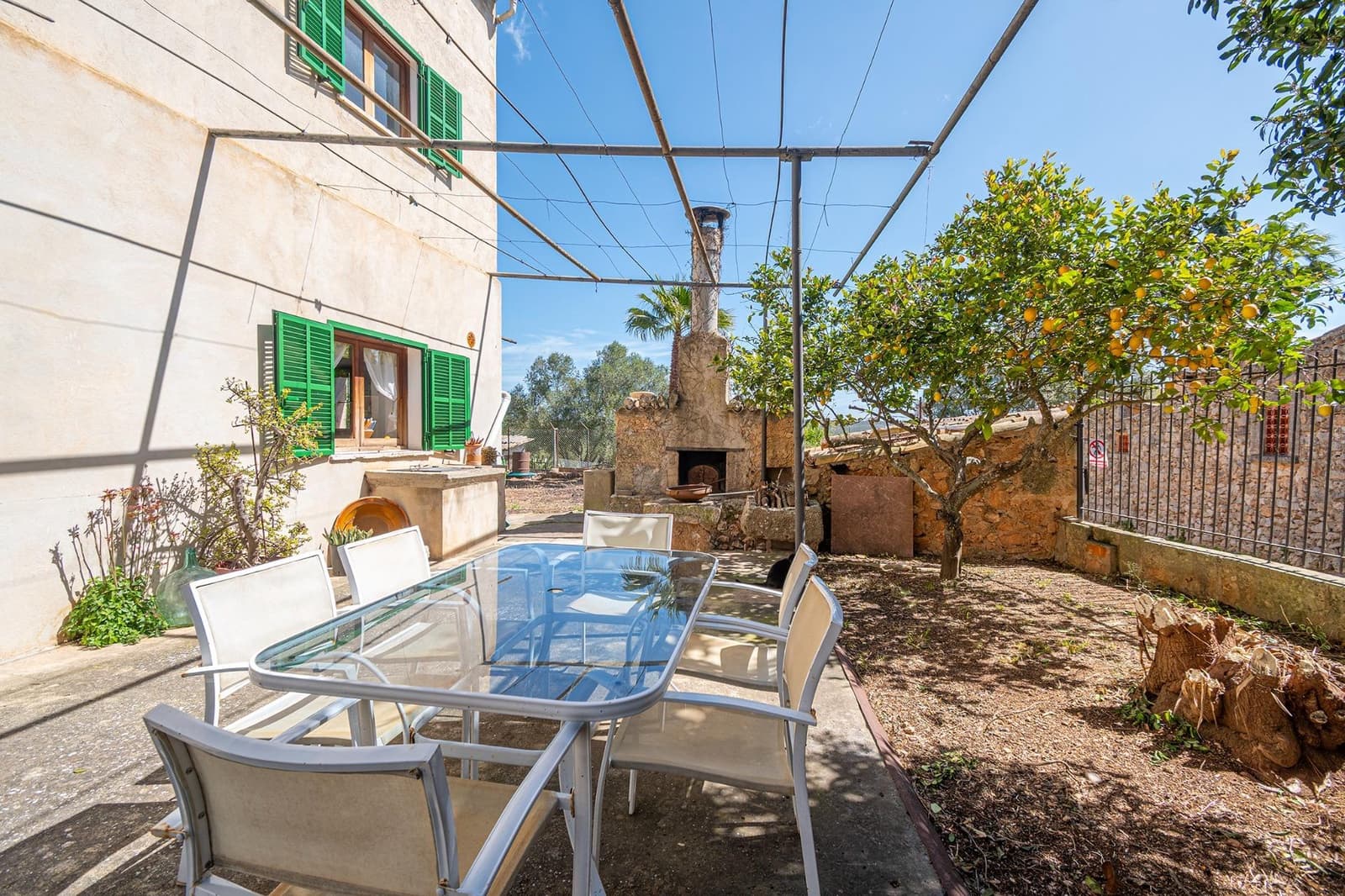 6 bedroom Finca/Country House for sale in Sencelles with garage - € 890,000 (Ref: 9755927)