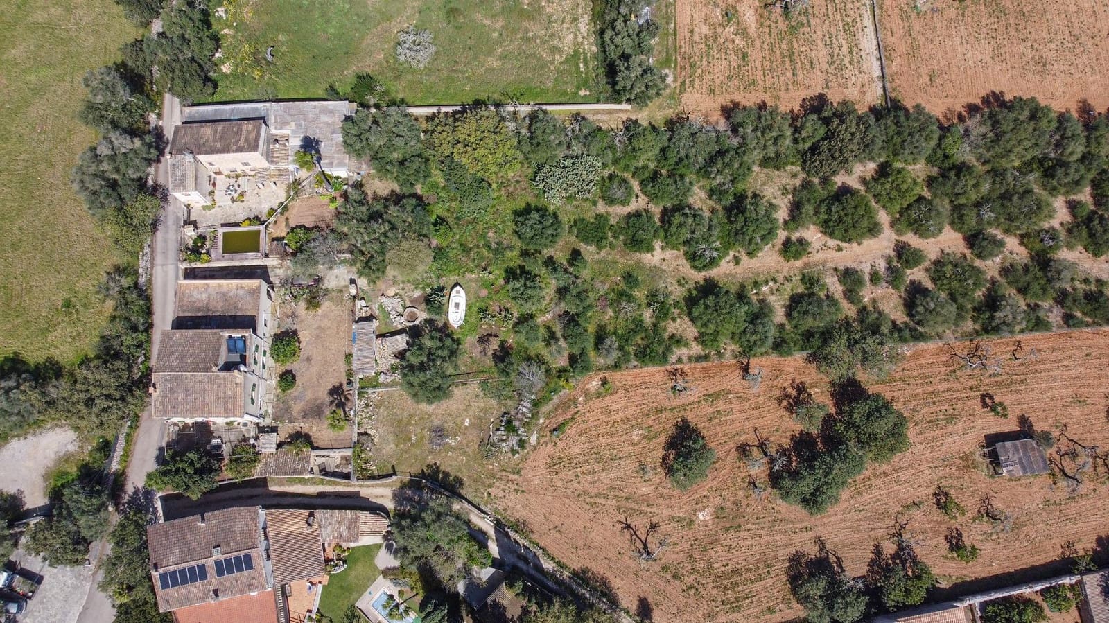 6 bedroom Finca/Country House for sale in Sencelles with garage - € 890,000 (Ref: 9755927)