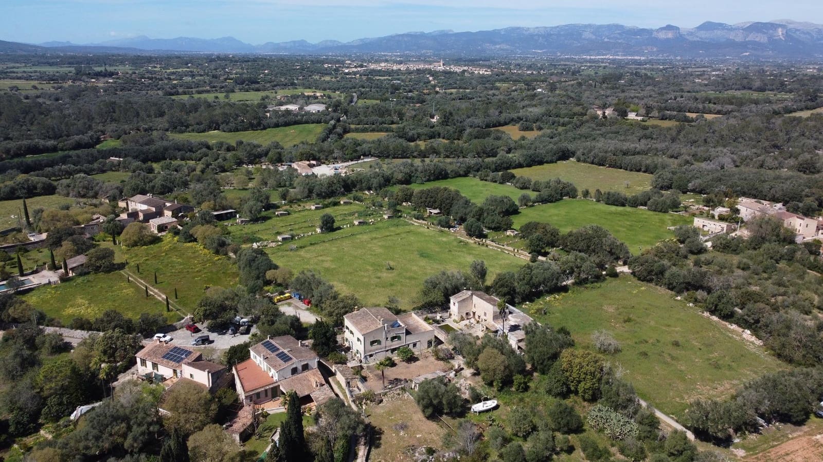 6 bedroom Finca/Country House for sale in Sencelles with garage - € 890,000 (Ref: 9755927)