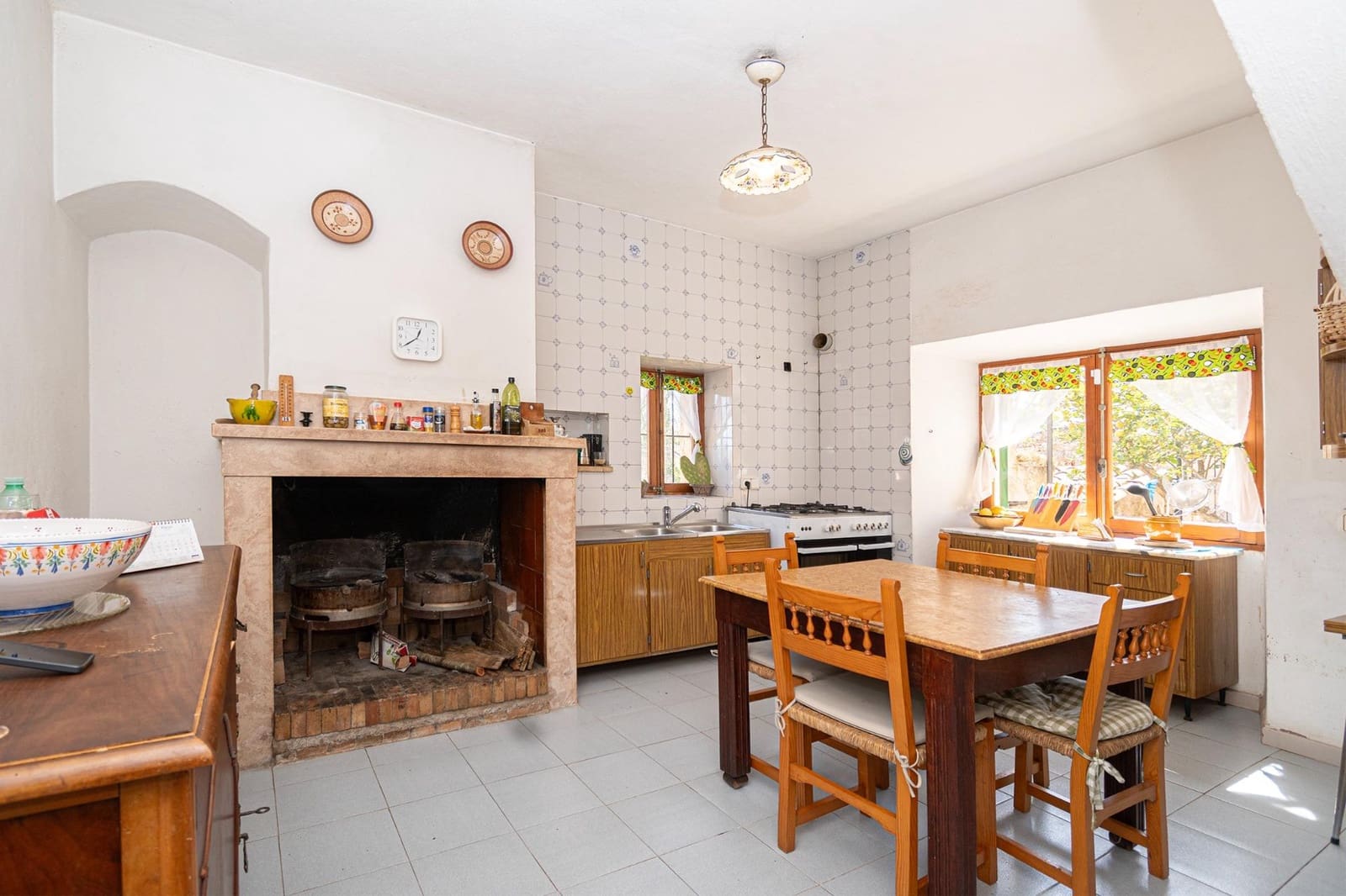 6 bedroom Finca/Country House for sale in Sencelles with garage - € 890,000 (Ref: 9755927)