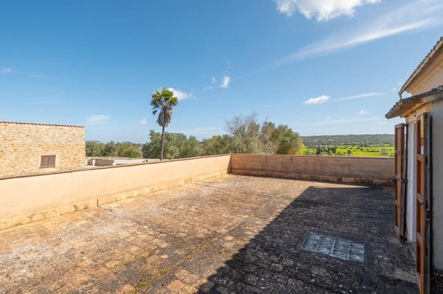 6 bedroom Finca/Country House for sale in Sencelles with garage - € 890,000 (Ref: 9755927)