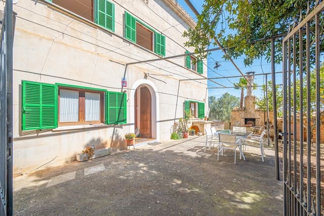 6 bedroom Finca/Country House for sale in Sencelles with garage - € 890,000 (Ref: 9755927)